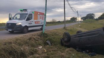 Se quedó dormido, perdió el control del auto y volcó en el Acceso Norte de Santo Tomé