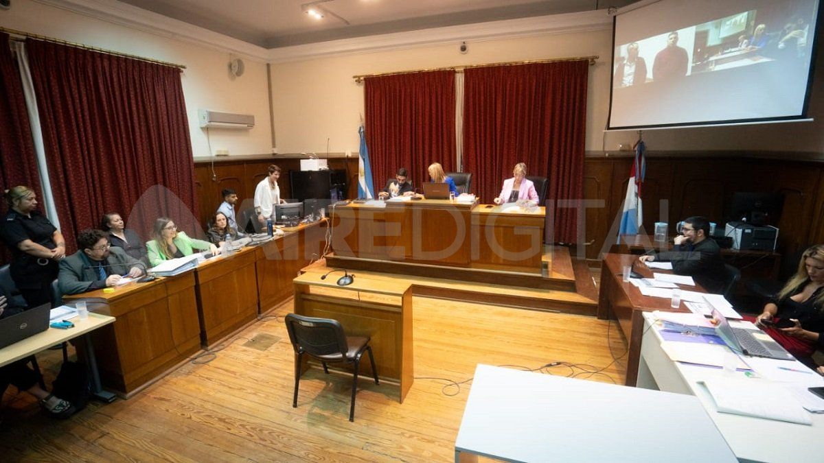 El juicio se desarrolla en la sala 6 del primer piso de tribunales de Santa Fe. El juicio se desarrolla en la sala 6 del primer piso de tribunales de Santa Fe. 
