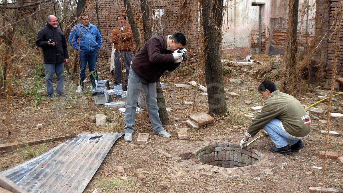 En este aljibe abandonado