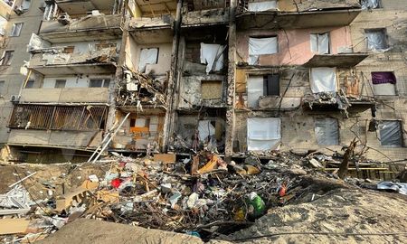 El gobierno ucraniano debió evacuar 300 familias luego del ataque ruso a este complejo de edificios en los suburbios de Kiev. El gobierno ucraniano debió evacuar 300 familias luego del ataque ruso a este complejo de edificios en los suburbios de Kiev.