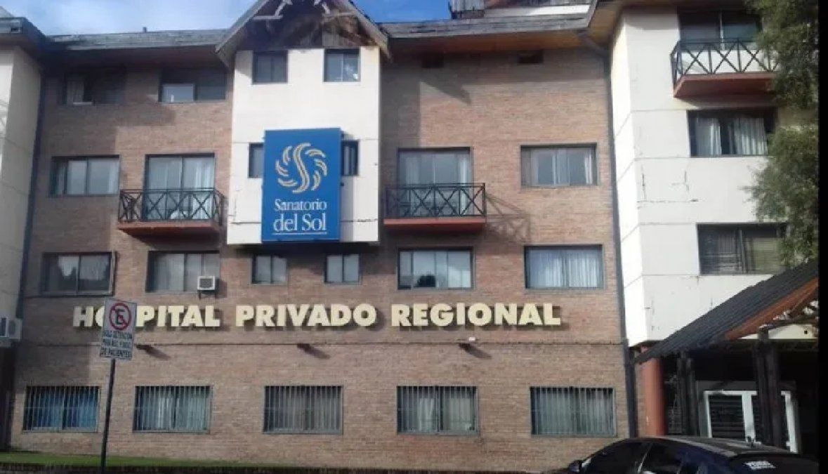 Un paciente con covid quiso escapar del hospital y murió tras arrojarse desde un segundo piso