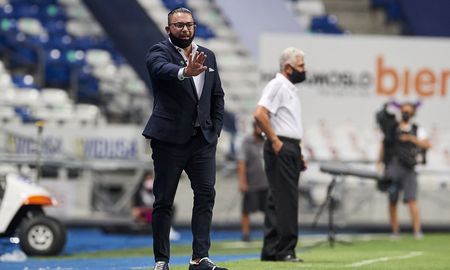 Antonio Mohamed fue asaltado por delincuentes cuendo conducía su vehículo por Buenos Aires. Antonio Mohamed fue asaltado por delincuentes cuendo conducía su vehículo por Buenos Aires.