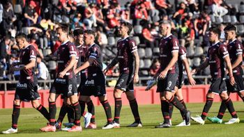Colón perdió en el final ante Agropecuario, que no ganaba de visitante hace más de un año