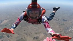 Betina Azugna nunca imaginó que terminaría convirtiéndose en una de las mujeres protagonistas del paracaidismo en Sudamérica.