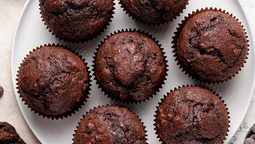 altText(Muffins de chocolate en microondas: la receta fácil y en 10 minutos)}