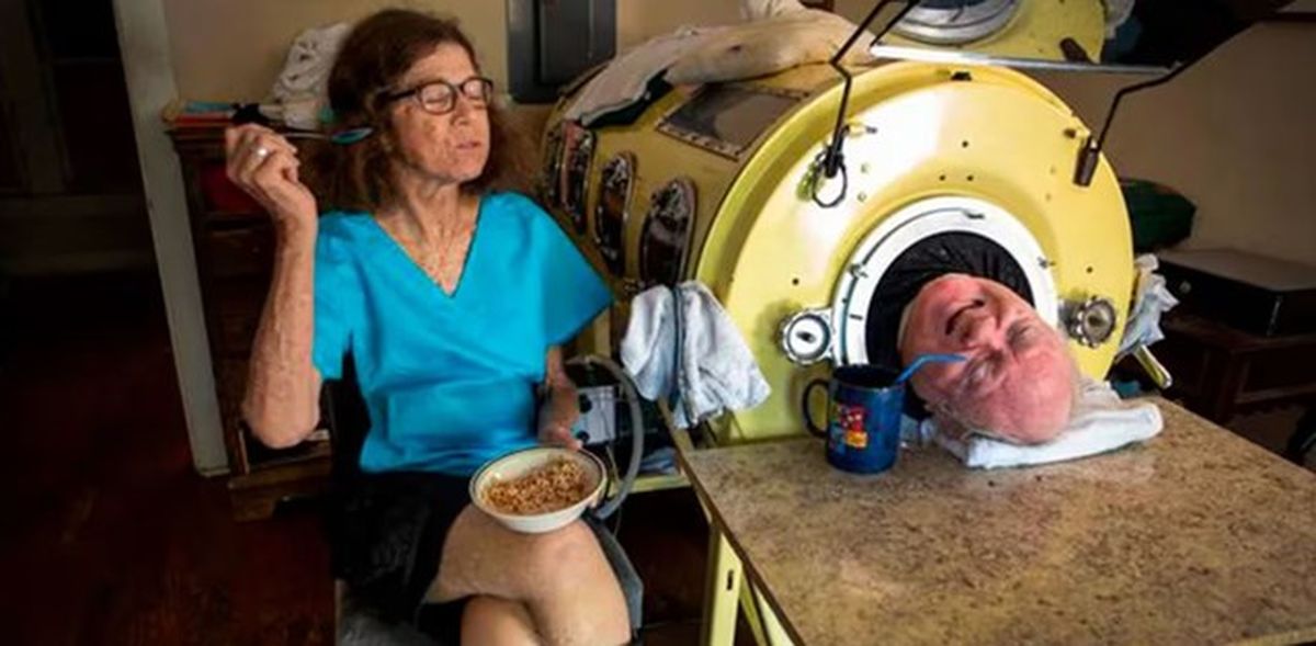 En 2020, compartió sus memorias en el libro "Tres minutos para un perro: mi vida en un pulmón de hierro", escrito con una birome atada a su boca, donde narró su increíble historia de perseverancia y valentía. En 2020, compartió sus memorias en el libro "Tres minutos para un perro: mi vida en un pulmón de hierro", escrito con una birome atada a su boca, donde narró su increíble historia de perseverancia y valentía.