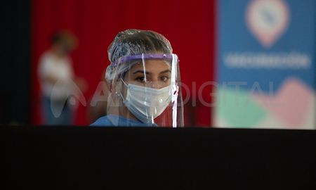 Este martes arribaron a la provincia 37.800 primeras dosis de la vacuna china de Sinopharm para la inoculación de los docentes.&nbsp;