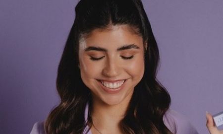 Cami Mayan lanzó su línea de maquillaje AMÍS con tres productos clave. Cami Mayan lanzó su línea de maquillaje AMÍS con tres productos clave.