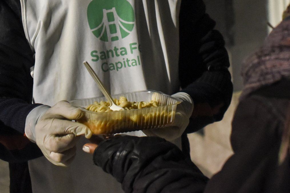 Así asisten a santafesinos en situación de calle en pleno invierno
