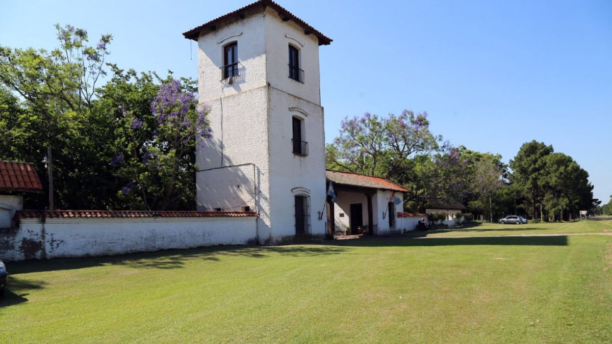 Cayastá está ubicada en el departamento Garay, en la provincia de Santa Fe. Cayastá está ubicada en el departamento Garay, en la provincia de Santa Fe.