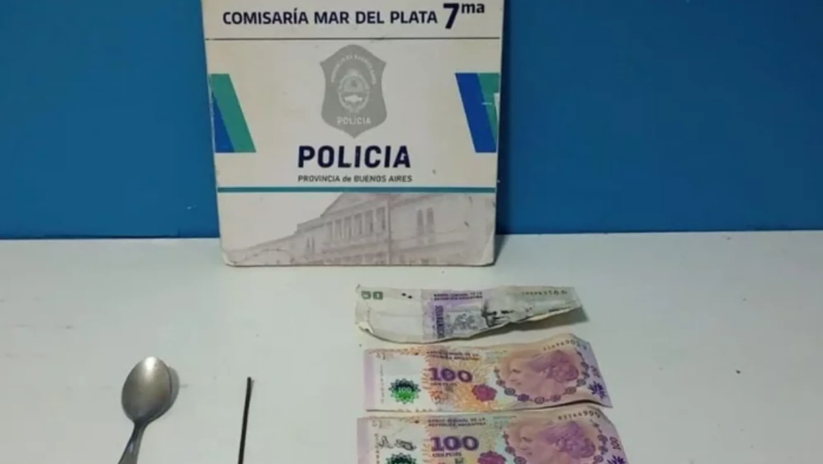 La policía constataron que el hombre tenía en su poder 350 pesos en efectivo, una cuchara y pieza de metal.