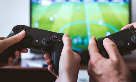 Una empresa ofrece pagar $ 40.000 por jugar videojuegos. Una empresa ofrece pagar $ 40.000 por jugar videojuegos.