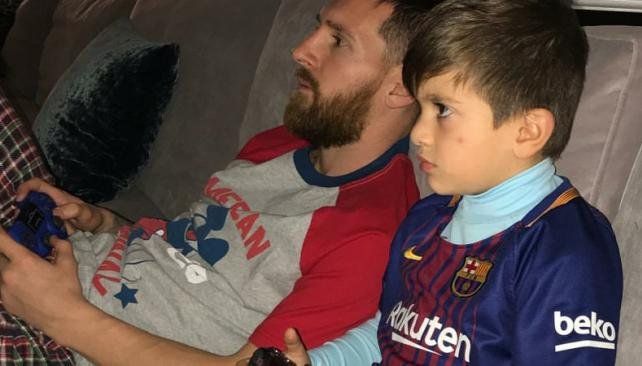 Los Messi se entretienen con el FIFA
