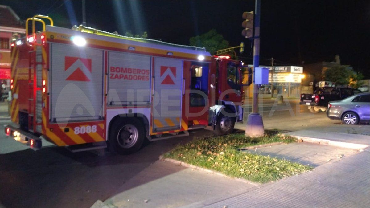 Se pidió la colaboración de los Bomberos Zapadores de la URI para controlar las llamas que se generaron a partir de la quema de colchones