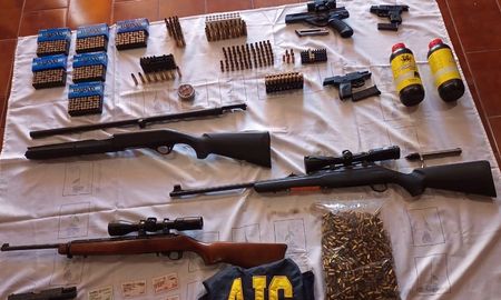 En un allanamiento en Granadero Baigorria secuestraron ocho armas de fuego. En un allanamiento en Granadero Baigorria secuestraron ocho armas de fuego.