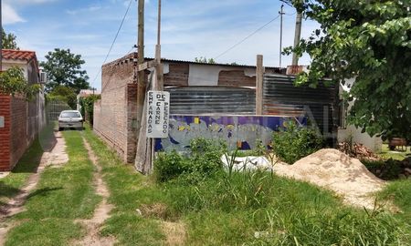 En Sauce Viejo, un hombre ingresó a una vivienda, ató y amenazó a la dueña y se llevó $100.000. En Sauce Viejo, un hombre ingresó a una vivienda, ató y amenazó a la dueña y se llevó $100.000.