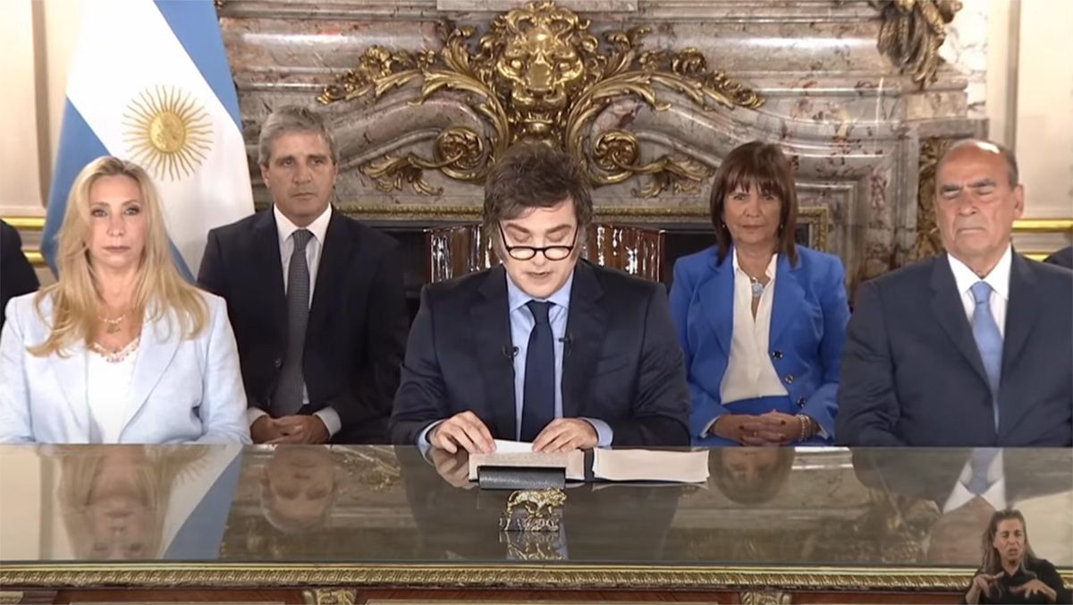 Rodeado por su gabinete, el presidente Javier Milei repasó su primer año al frente del gobierno nacional. Rodeado por su gabinete, el presidente Javier Milei repasó su primer año al frente del gobierno nacional.