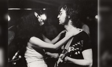 John Lennon y Yoko Ono se conocieron en noviembre de 1966 y se casaron dos años y medio después John Lennon y Yoko Ono se conocieron en noviembre de 1966 y se casaron dos años y medio después