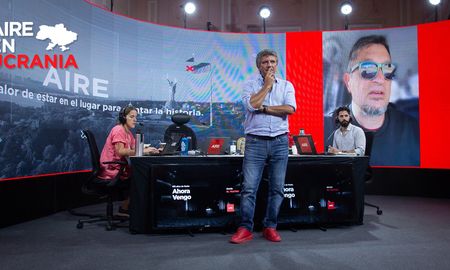 El enviado especial de AIRE en Ucrania, Germán de los Santos, habló con Luis Mino durante el viaje a Lviv y cuando llegó a la ciudad ucraniana. El enviado especial de AIRE en Ucrania, Germán de los Santos, habló con Luis Mino durante el viaje a Lviv y cuando llegó a la ciudad ucraniana.