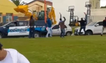 agredieron a mauricio macri durante su visita a la pampa agredieron a mauricio macri durante su visita a la pampa