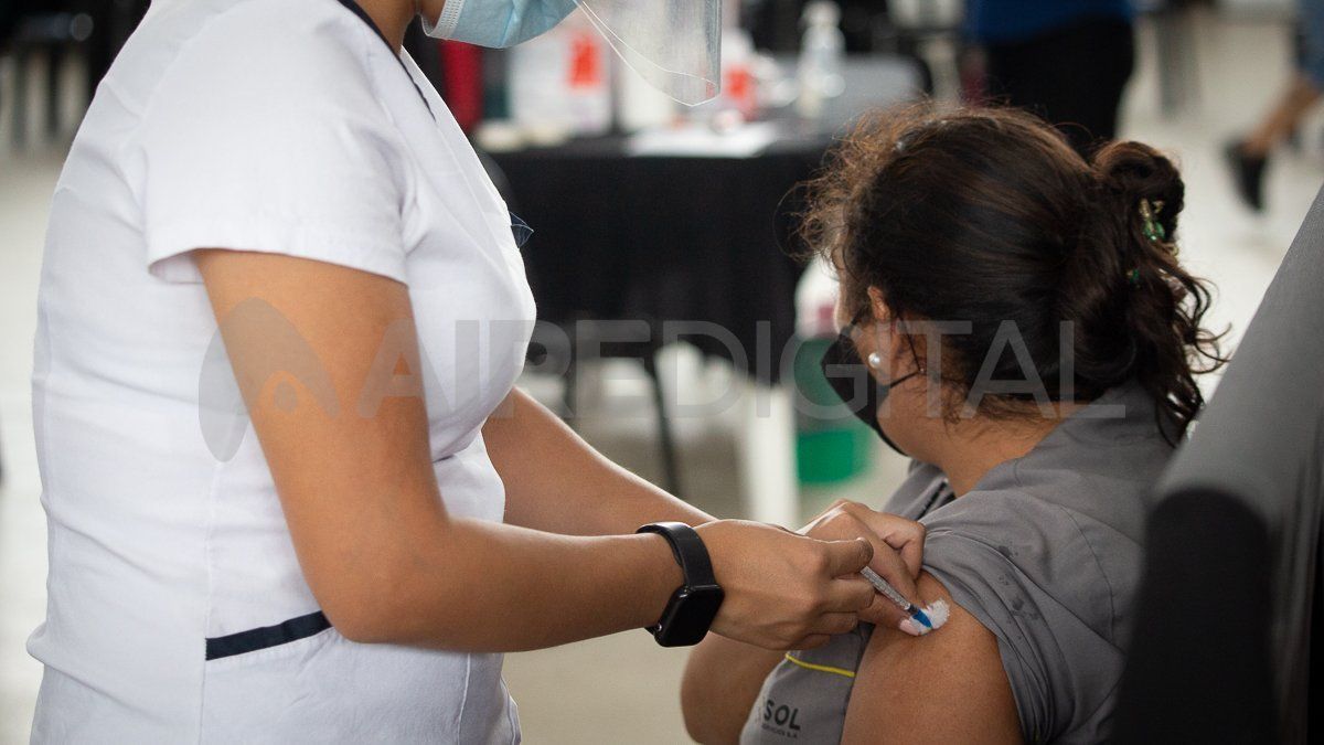 La vauna bivalente contra el covid-19 se comenzó a distribuir en la provincia la semana pasada. 