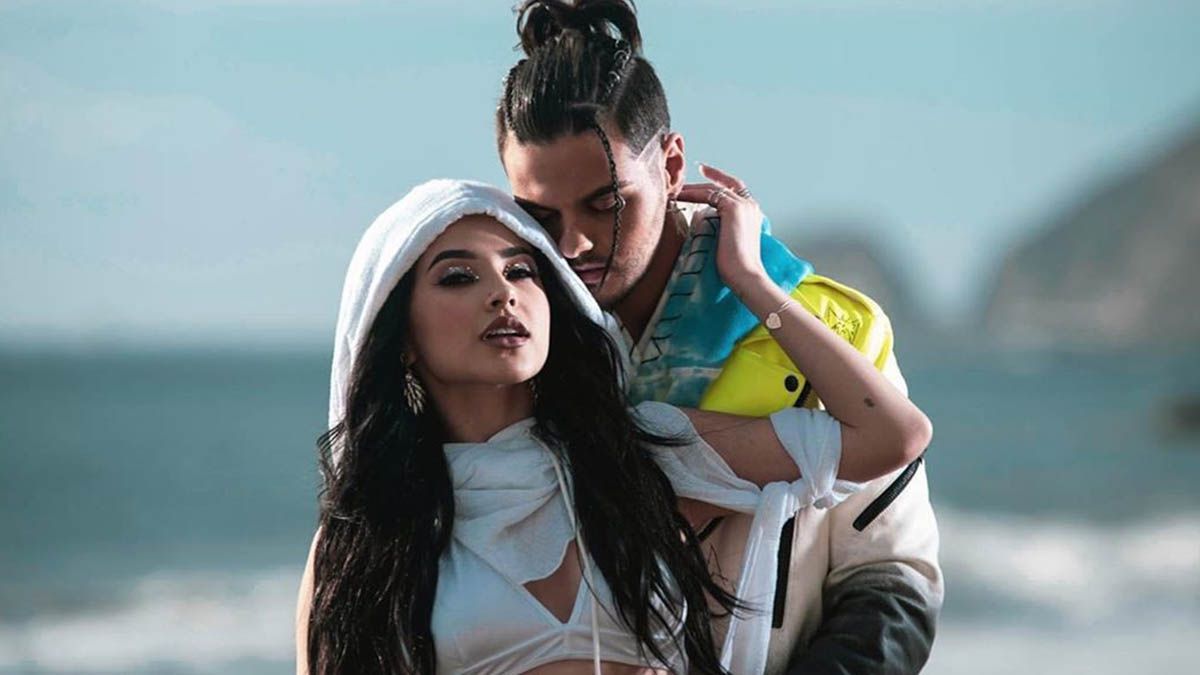 Becky G y Abraham Mateo