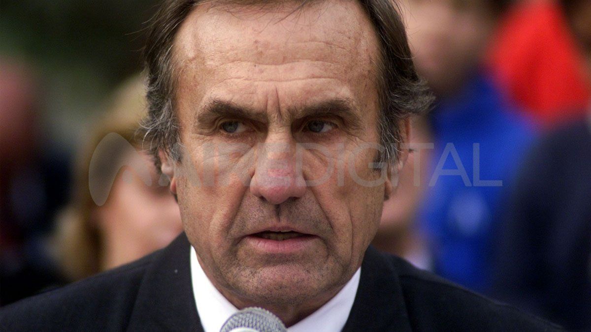 Reutemann padece una hemorragia digestiva, indicaron desde el sanatorio privado donde está internado desde el miércoles. 