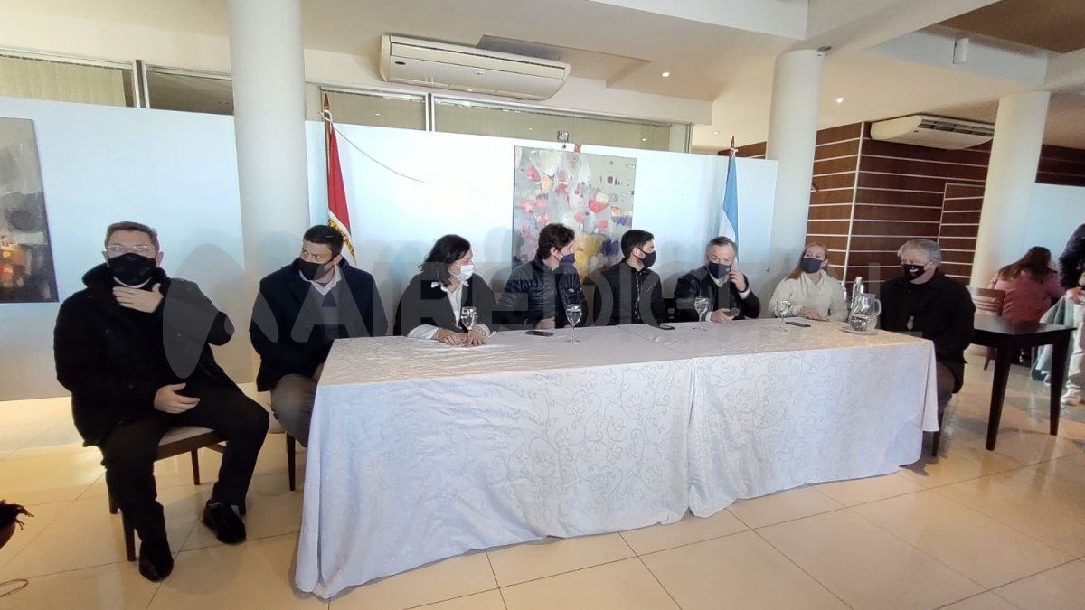 Conferencia de prensa del frente NEO este lunes en el Hotel Amarras.