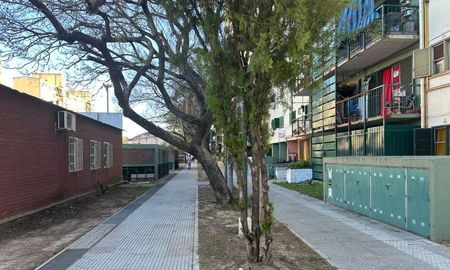 Un patrullaje de rutina en la plaza de barrio El Pozo terminó con un detenido por drogas y cinco demorados (Imagen Ilustrativa). Un patrullaje de rutina en la plaza de barrio El Pozo terminó con un detenido por drogas y cinco demorados (Imagen Ilustrativa).