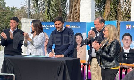 Pullaro y Poletti destacaron la importancia de un triunfo de Clara García para Diputados. Pullaro y Poletti destacaron la importancia de un triunfo de Clara García para Diputados.