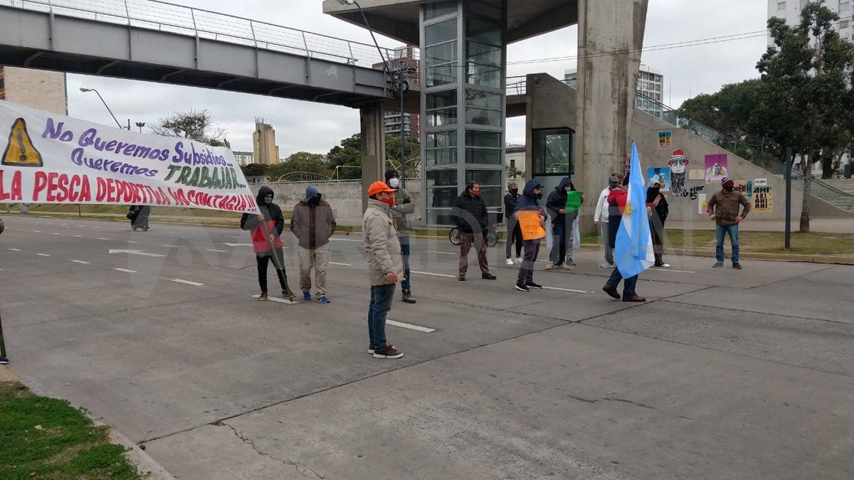 Trabajadores de la pesca deportiva realicen cortes de rutas y accesos en toda la provincia.