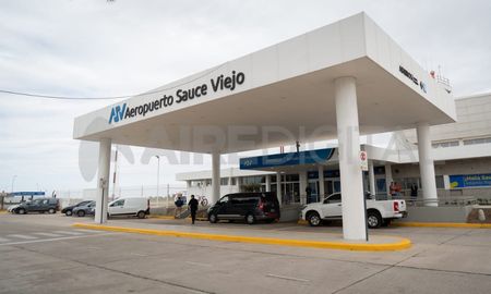 En su 70° aniversario, el Aeropuerto Sauce Viejo reafirma su rol estratégico con nuevas obras, más conectividad y una mirada hacia el comercio exterior. En su 70° aniversario, el Aeropuerto Sauce Viejo reafirma su rol estratégico con nuevas obras, más conectividad y una mirada hacia el comercio exterior.