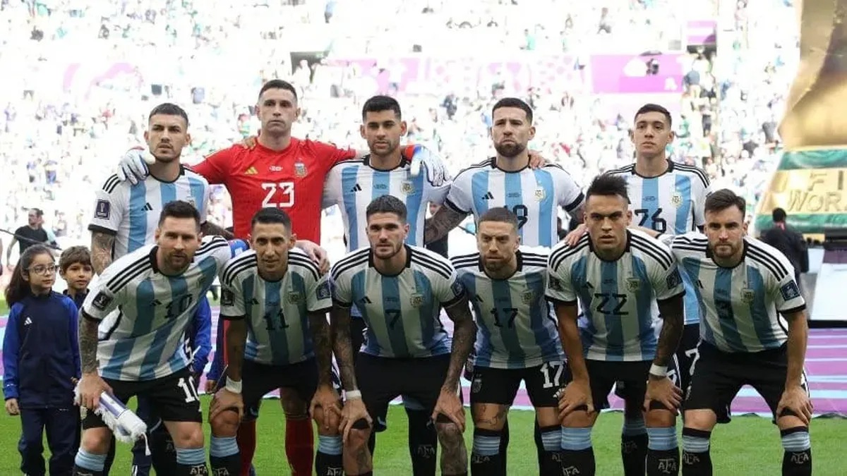 Invitó a su papá a un acto