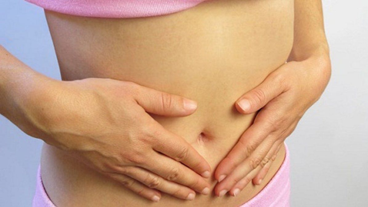 6 indicadores de que tu hinchazón abdominal es algo más serio de lo que crees