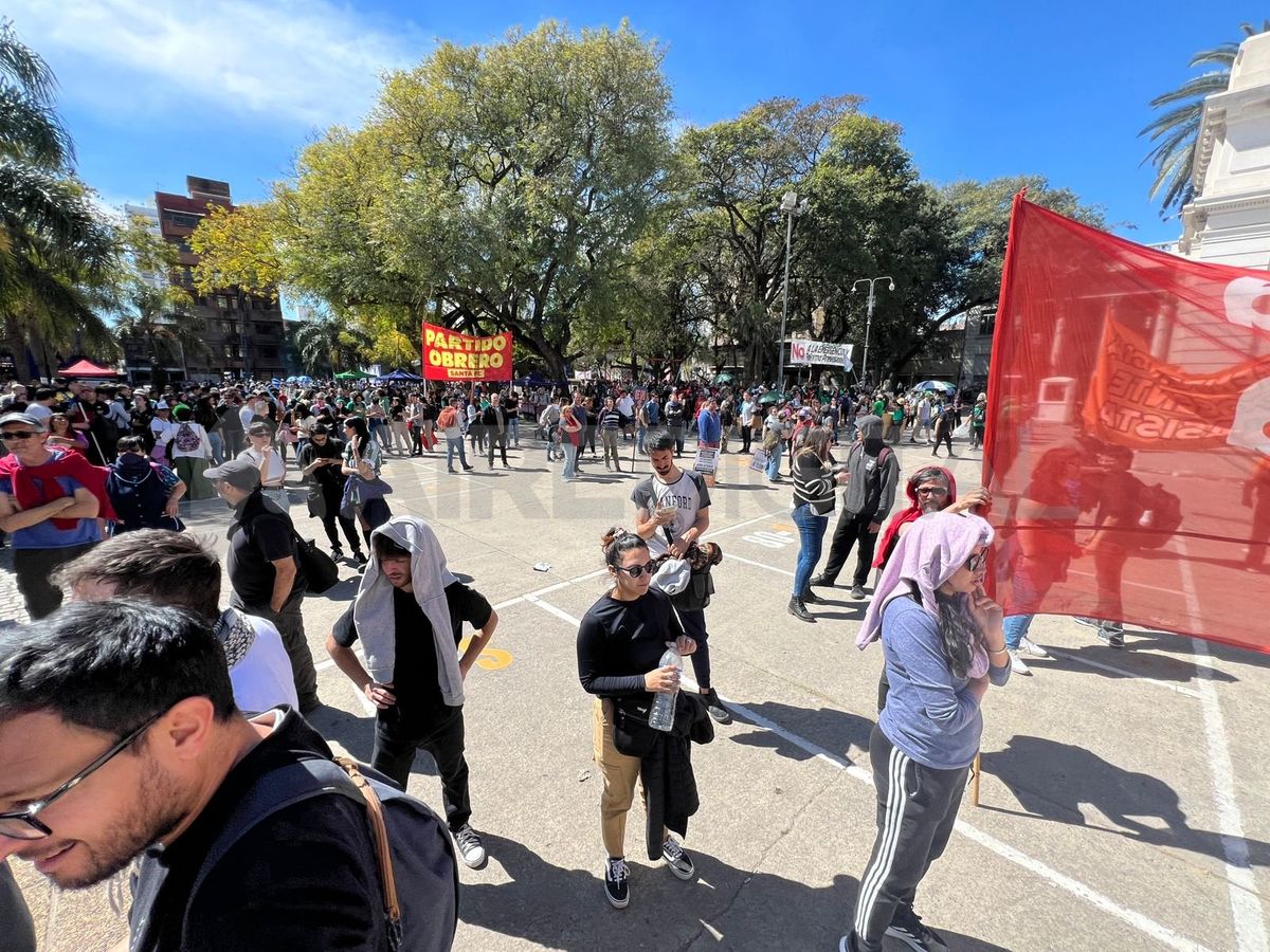 La diputada Arena reconoció que el pasado 12 de septiembre “hubo violentos a quienes condenamos y que opacaron a una multitud que reclamaba por sus derechos legítimamente”. La diputada Arena reconoció que el pasado 12 de septiembre “hubo violentos a quienes condenamos y que opacaron a una multitud que reclamaba por sus derechos legítimamente”.