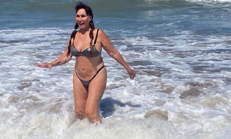 Moria Casán salió al cruce de una mujer que la criticó por usar bikini: Me amo. Tapate vos, im... Moria Casán salió al cruce de una mujer que la criticó por usar bikini: Me amo. Tapate vos, im...