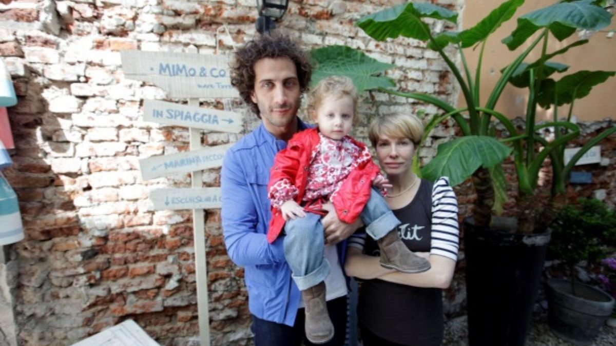 Amelia, la hija de Gloria Carrá y Luciano Cáceres, nació en 2009. Amelia, la hija de Gloria Carrá y Luciano Cáceres, nació en 2009.