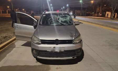 El ciclista falleció tras ser embestido por un auto. El ciclista falleció tras ser embestido por un auto.