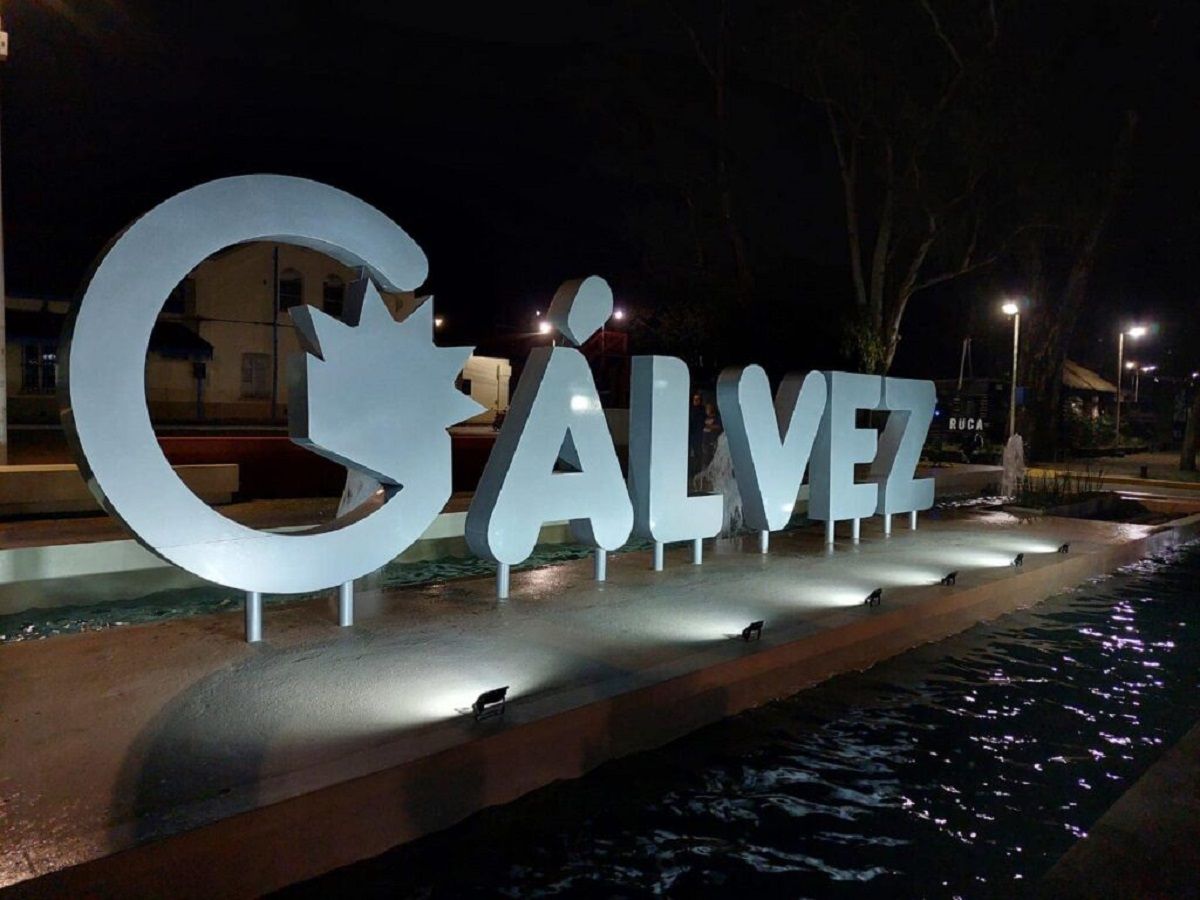 Gálvez se encuentra en el departamento San Jerónimo. 