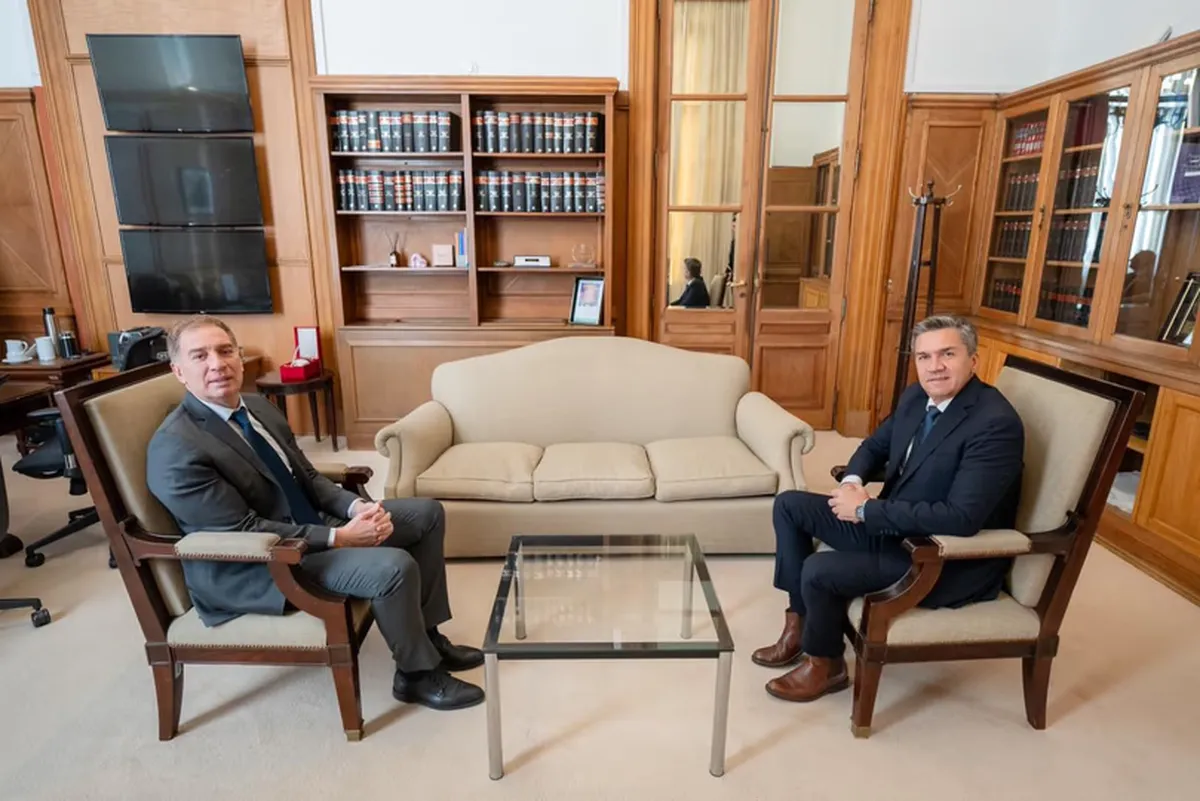 El ministro del Interior, Diego Santilli, recibió este martes en la Casa Rosada al gobernador de Chaco, Leandro Zdero.&nbsp;