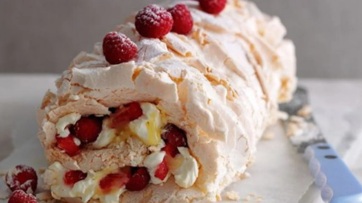 El arrollado de merengue es un postre que lleva pocos ingredientes y es perfecto para celebrar el Día del Padre. El arrollado de merengue es un postre que lleva pocos ingredientes y es perfecto para celebrar el Día del Padre.