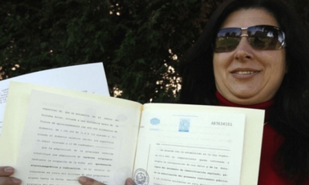 Una mujer afirma ser la dueña del Sol y quiere cobrarle a la humanidad por su uso Una mujer afirma ser la dueña del Sol y quiere cobrarle a la humanidad por su uso