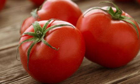 Cómo hay que guardar los tomates para que duren más tiempo y mantengan su sabor. Cómo hay que guardar los tomates para que duren más tiempo y mantengan su sabor.