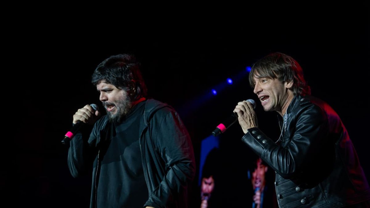 Santiago Motorizado y Joaquín Levinton unieron sus voces en el cierre del Festival de Tribus. Santiago Motorizado y Joaquín Levinton unieron sus voces en el cierre del Festival de Tribus.