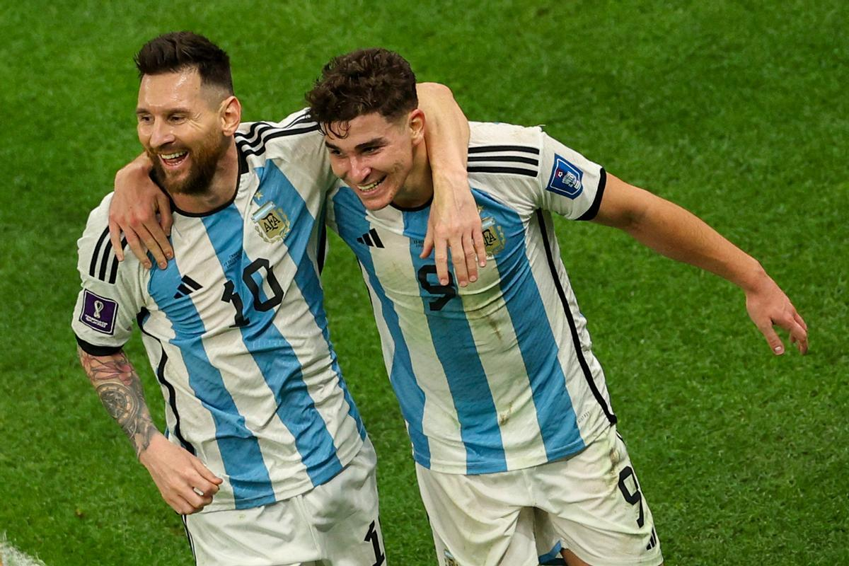 "Cuando jugó y se abrazó con Messi": la abuela de Julián Álvarez se emocionó hasta las lágrimas al hablar de su nieto 