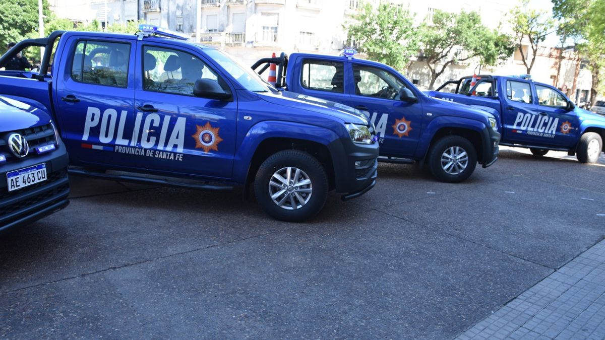 El mandatario provincial entregó unidades móviles 0 km a la Unidad Regional V y aportes económicos a distintos Municipios y Comunas del departamento.