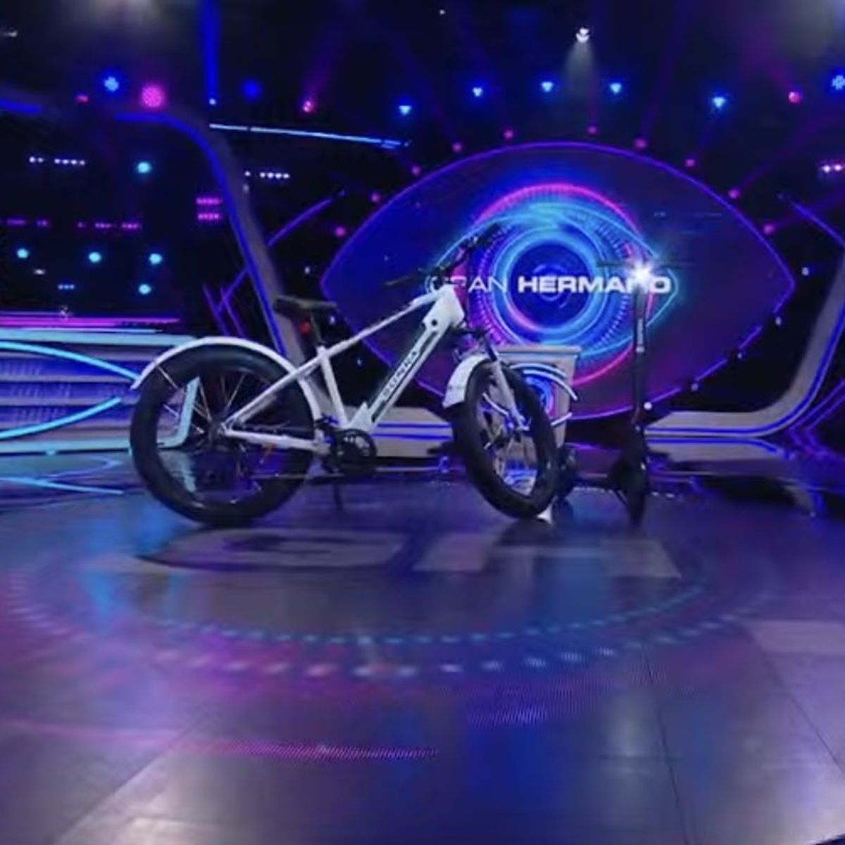 Los regalos que recibió Romina Uhrig tras su paso por Gran Hermano.