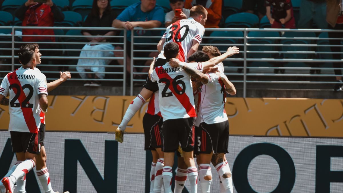 El abrazo de gol de los jugadores de River