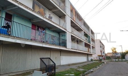El edificio construido en Barranquitas con fondos del Plan Hábitat para personas vulnerables, enfrentó problemas desde un principio. Cuando en diciembre de 2019 se entregaron las llaves de los departamentos, no contaba con agua potable, cloacas, ni energía eléctrica. El edificio construido en Barranquitas con fondos del Plan Hábitat para personas vulnerables, enfrentó problemas desde un principio. Cuando en diciembre de 2019 se entregaron las llaves de los departamentos, no contaba con agua potable, cloacas, ni energía eléctrica.