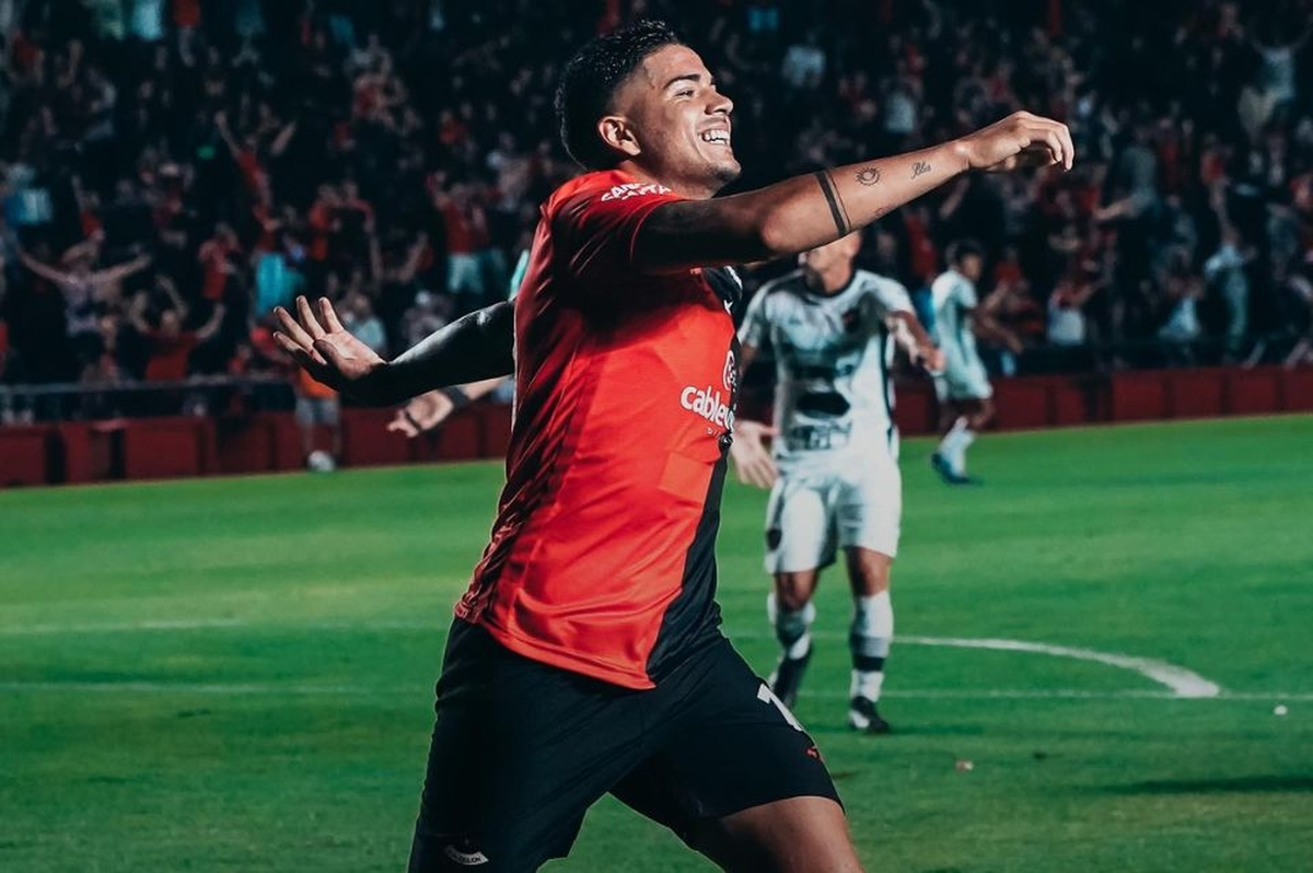Alexis Sabella marcó el segundo tanto de Colón vs. Patronato. Alexis Sabella marcó el segundo tanto de Colón vs. Patronato.